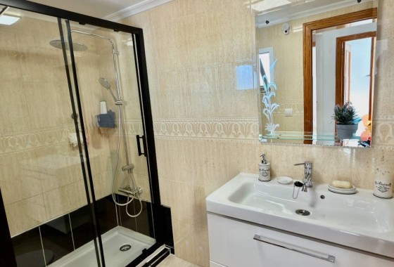 Resale - Apartment - Daya Nueva