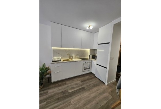 Resale - Apartment - Torrevieja - Torrevieja Centro