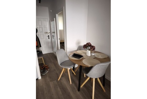 Resale - Apartment - Torrevieja - Torrevieja Centro