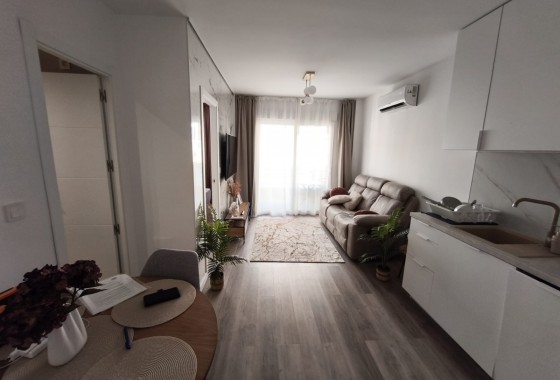 Resale - Apartment - Torrevieja - Torrevieja Centro