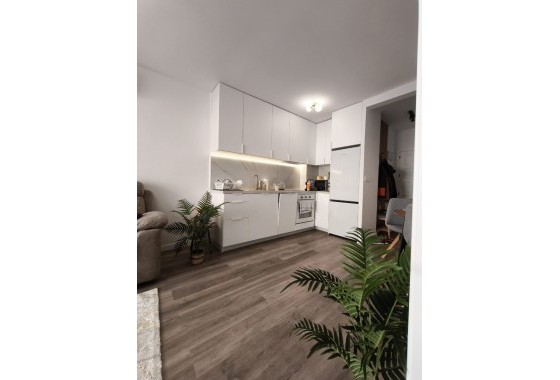 Resale - Apartment - Torrevieja - Torrevieja Centro