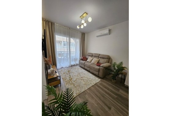Resale - Apartment - Torrevieja - Torrevieja Centro