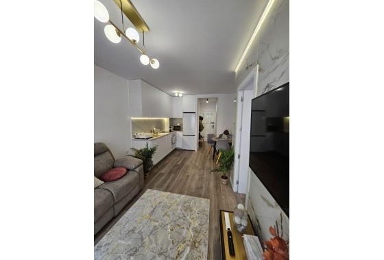 Resale - Apartment - Torrevieja - Torrevieja Centro