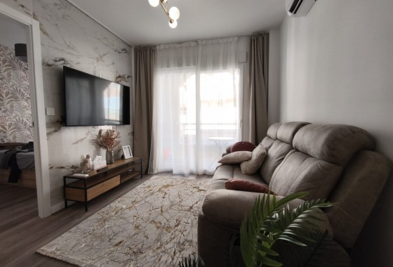 Resale - Apartment - Torrevieja - Torrevieja Centro