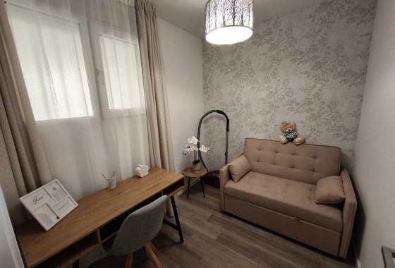 Resale - Apartment - Torrevieja - Torrevieja Centro