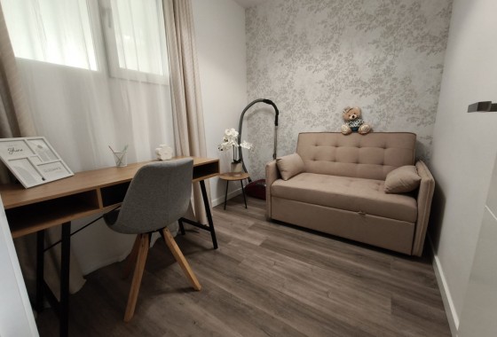 Resale - Apartment - Torrevieja - Torrevieja Centro