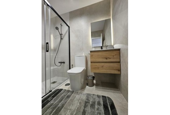 Resale - Apartment - Torrevieja - Torrevieja Centro