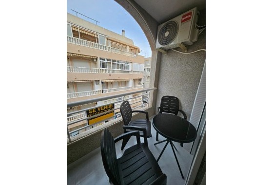 Resale - Apartment - Torrevieja - Torrevieja Centro