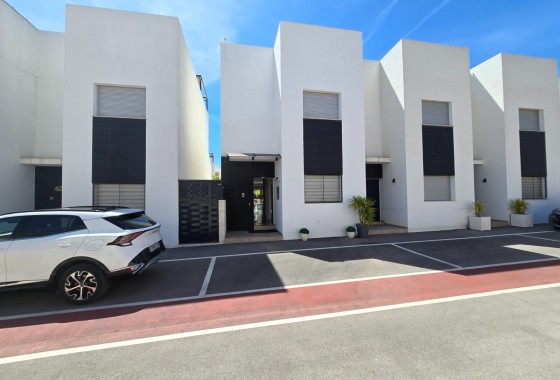 Segunda Mano - Townhouse * - Ciudad Quesada * - Doña Pepa *