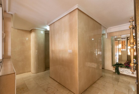Resale - Apartment - Torrevieja - Playa del cura