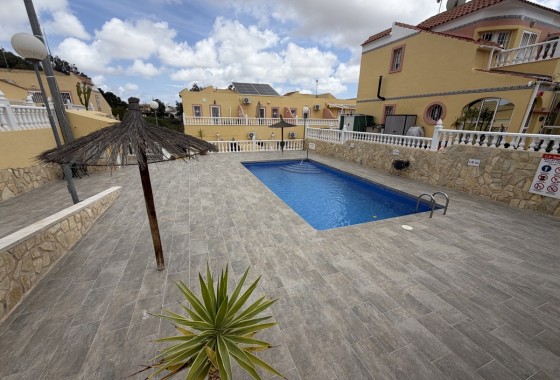 Resale - Townhouse - Villamartin