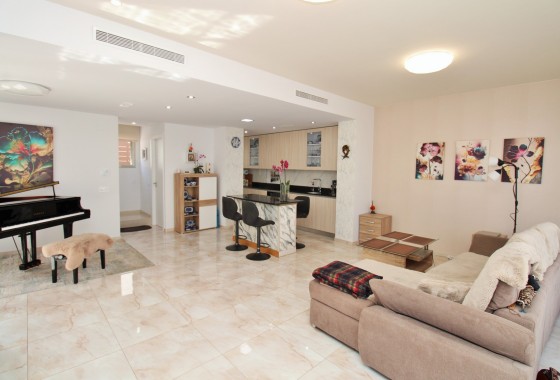 Resale - Detached Villa - Villamartin