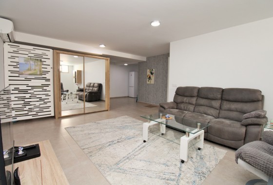 Resale - Detached Villa - Villamartin