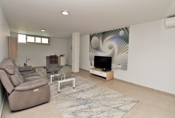 Resale - Detached Villa - Villamartin