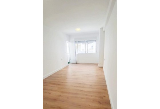 Resale - Apartment - Torrevieja - Centro