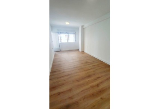 Resale - Apartment - Torrevieja - Centro