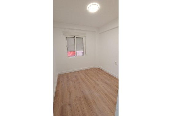 Resale - Apartment - Torrevieja - Centro
