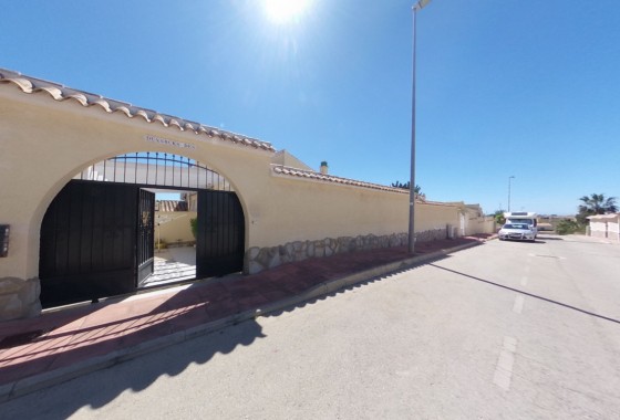 Resale - Detached Villa - Villamartin - Costa Blanca