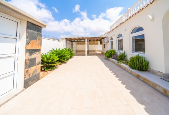 Resale - Detached Villa - Torrevieja - Costa Blanca