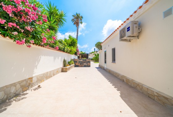 Resale - Detached Villa - Torrevieja - Costa Blanca