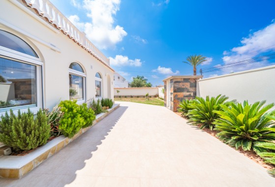 Resale - Detached Villa - Torrevieja - Costa Blanca