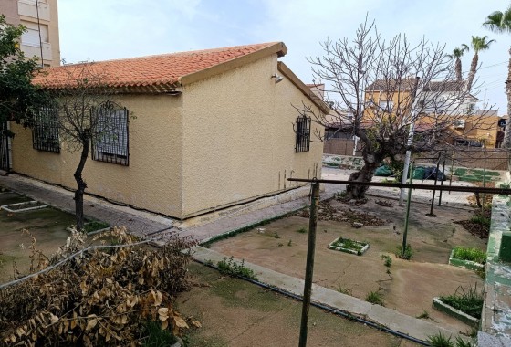 Resale - Finca - Torrevieja - Nueva Torrevieja
