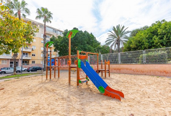 Resale - Apartment - Torrevieja - Estacion de autobuses