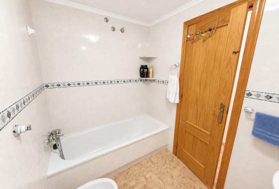Resale - Apartment - Torrevieja - Estacion de autobuses