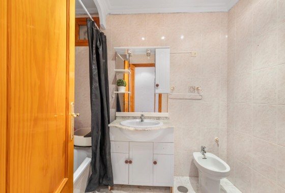 Resale - Apartment - Torrevieja - Playa del cura