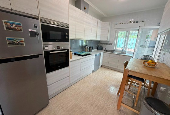 Revente - Villa - Los Montesinos - La herrada