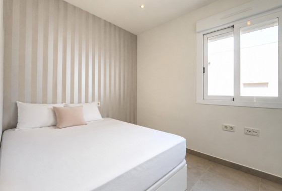 Segunda Mano - Apartamento - Torrevieja - Aguas nuevas 1