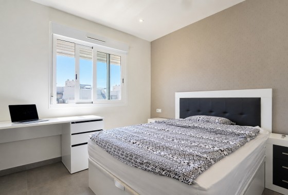 Segunda Mano - Apartamento - Torrevieja - Aguas nuevas 1