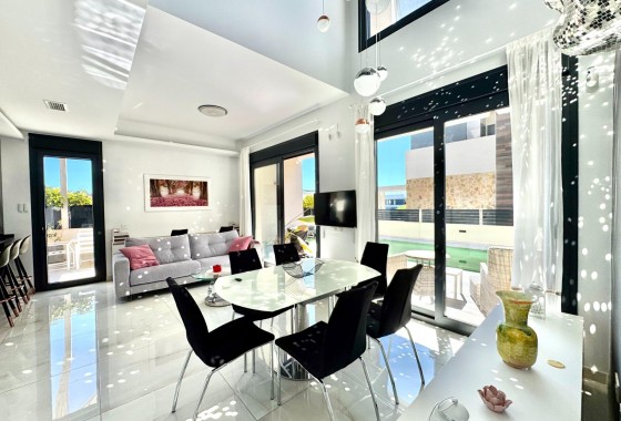 Revente - Villa - Orihuela Costa - Lomas de Cabo Roig