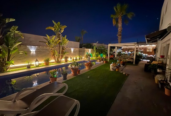 Segunda Mano - Chalet - Torrevieja - La Siesta - El Salado -  Torreta