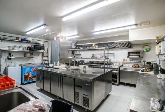 Revente - COMMERCIAL PROPERTY - TORREVIEJA - La Veleta