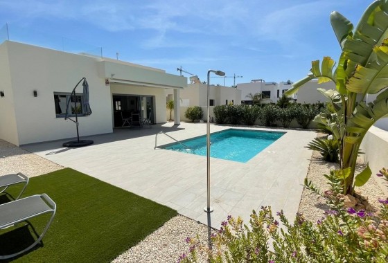 Obra nueva - Chalet - Rafal - polideportivo