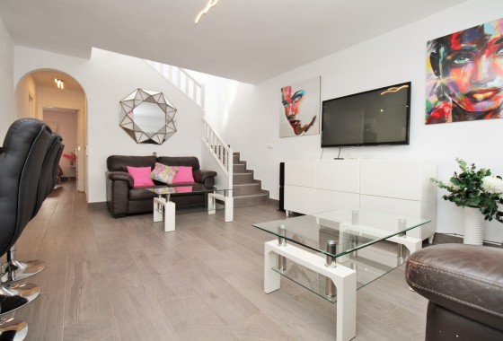 Resale - Townhouse - Villamartin