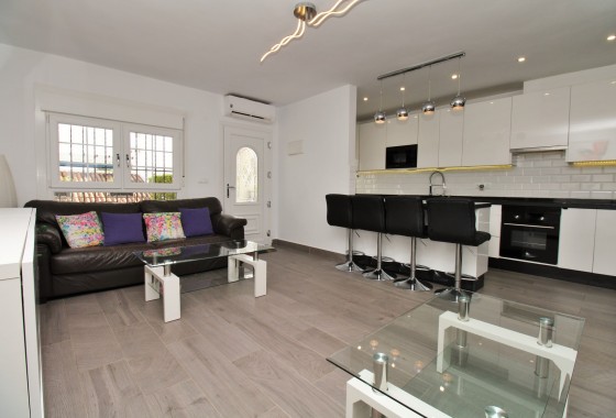 Resale - Townhouse - Villamartin