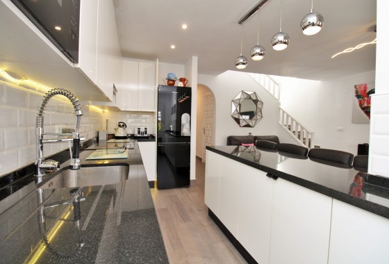 Resale - Townhouse - Villamartin