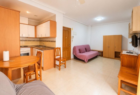 Resale - Studio apartment  - Torrevieja - Estacion de autobuses