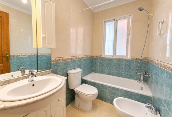 Resale - Studio apartment  - Torrevieja - Estacion de autobuses