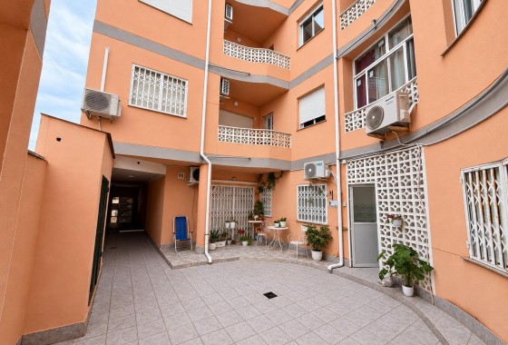 Resale - Studio apartment  - Torrevieja - Estacion de autobuses
